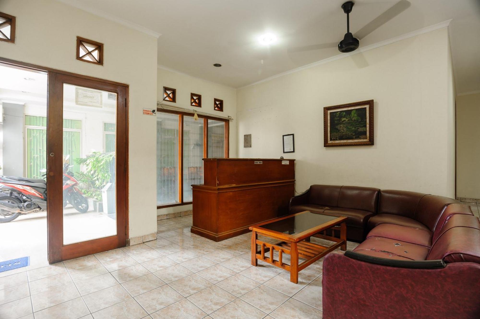Reddoorz Syariah Near Aeon Mall Tanjung Barat Jakarta Ngoại thất bức ảnh