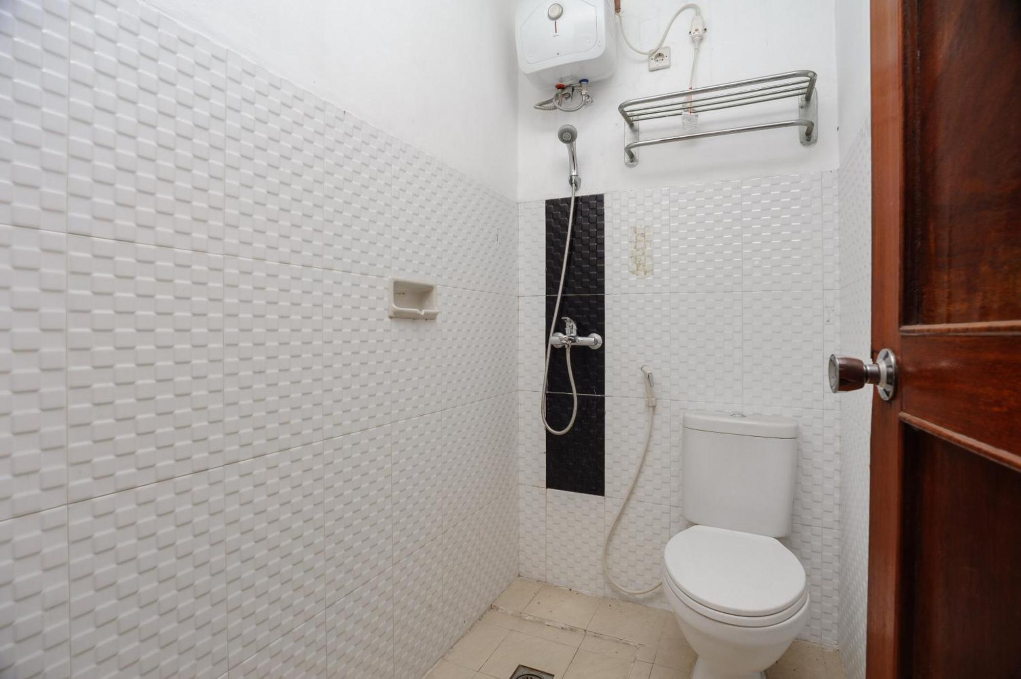 Reddoorz Syariah Near Aeon Mall Tanjung Barat Jakarta Ngoại thất bức ảnh
