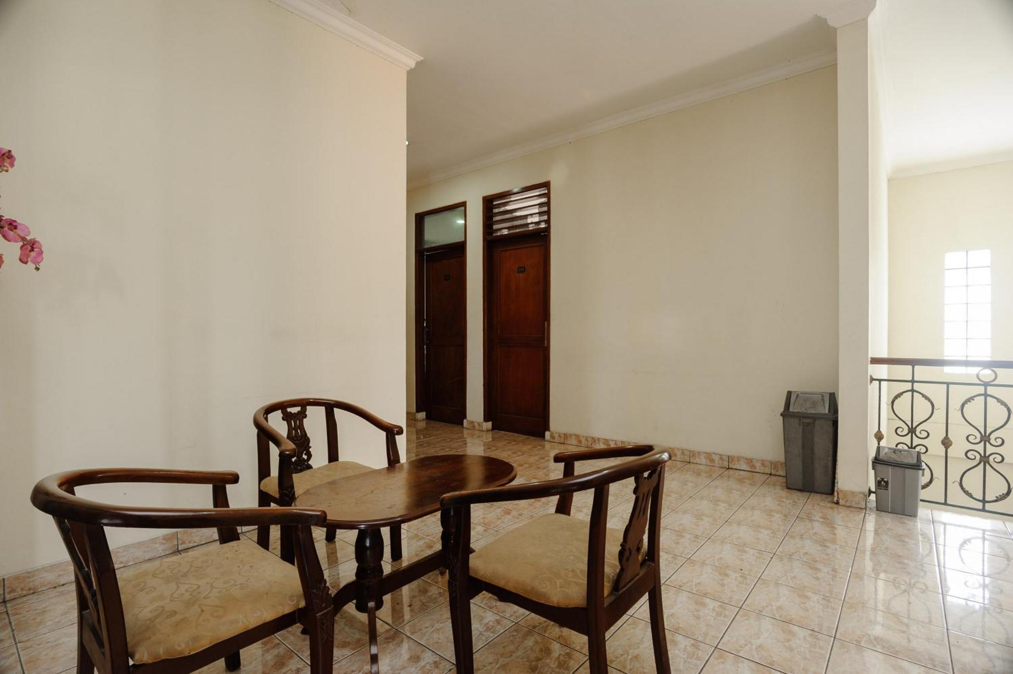 Reddoorz Syariah Near Aeon Mall Tanjung Barat Jakarta Ngoại thất bức ảnh