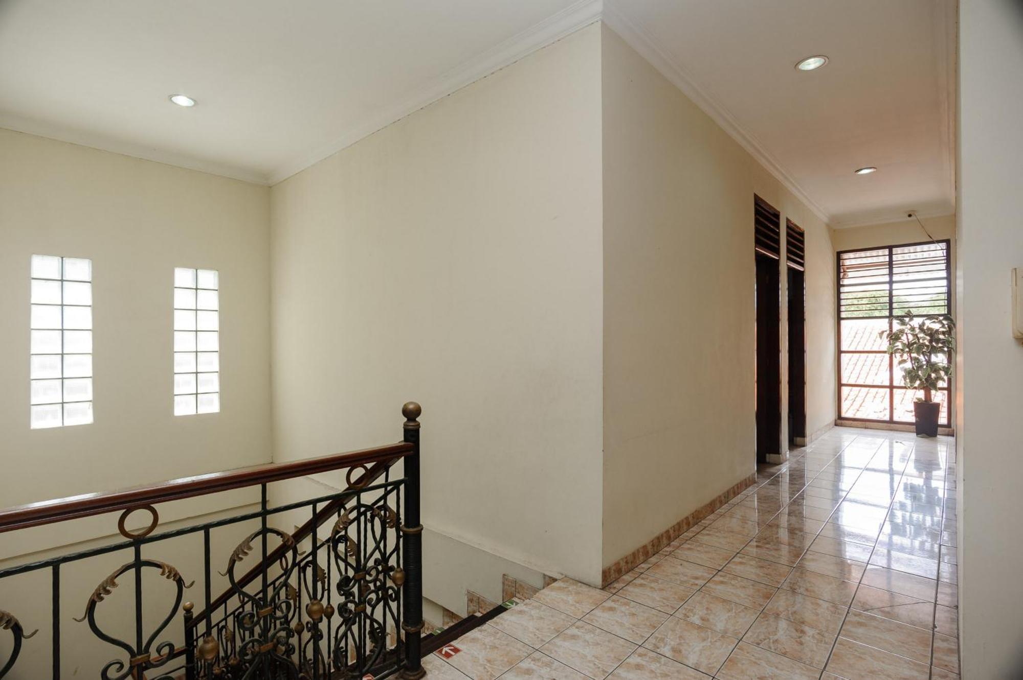 Reddoorz Syariah Near Aeon Mall Tanjung Barat Jakarta Ngoại thất bức ảnh