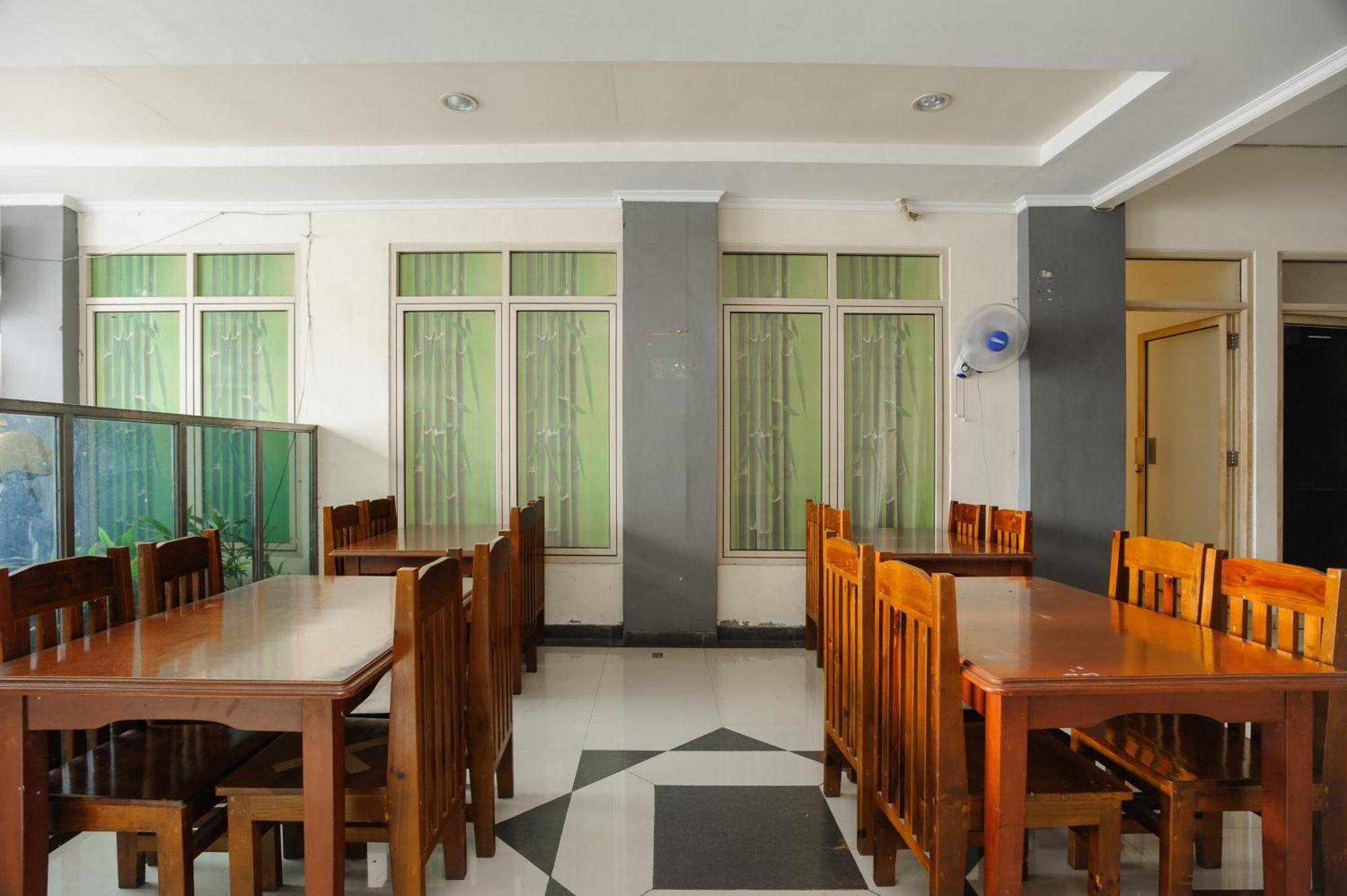 Reddoorz Syariah Near Aeon Mall Tanjung Barat Jakarta Ngoại thất bức ảnh